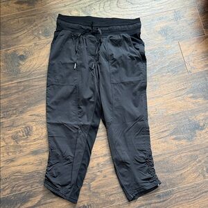 🍋Lululemon Dance Studio Mid-Rise Crop 25", Size 8